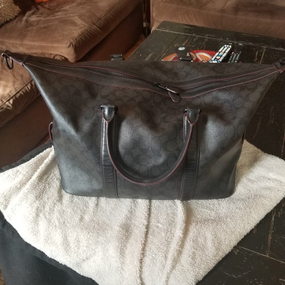 Stylish, barely used Coach weekender Bag